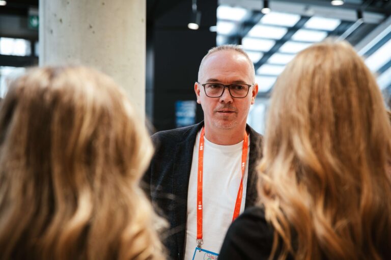 Ortopedi nejsou jenom řezníci, říká Filip Hudeček. Prevencí zachraňuje dětská kolena