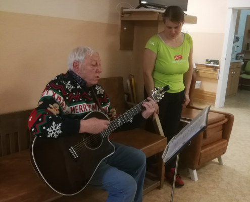 Vánoční hraní s rozdáváním přání na DRO
