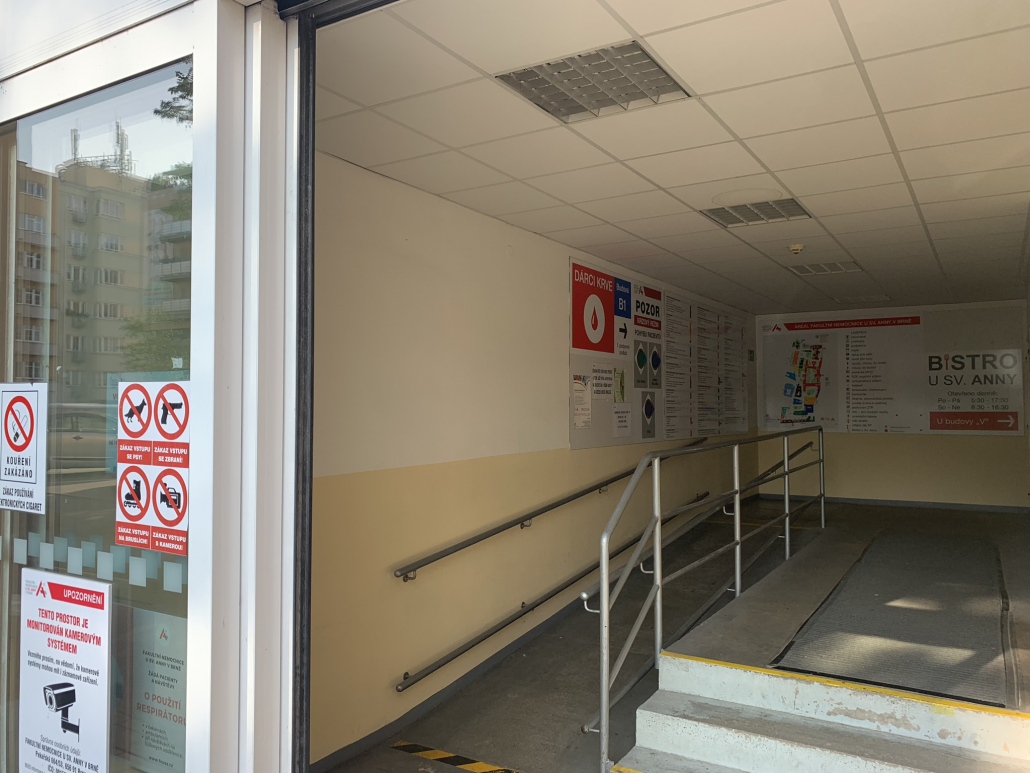 Fakultní nemocnice u sv. Anny v Brně uzavírá vchod z Leitnerovy ulice 