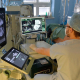Zdravotník provádí pacientovi ultrazvuk